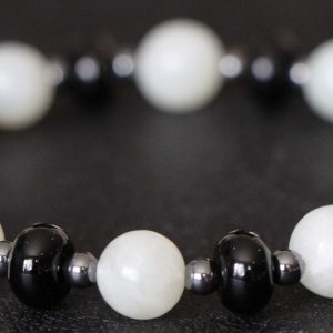 Jade and onyx stretch bracelet